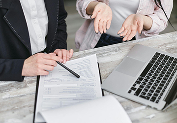 Pros and Cons of Fixed vs. Variable Rate Mortgages